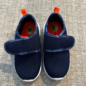 Carter’s size 8 blue mesh Velcro sneakers